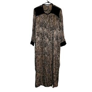 Diamond Tea long sleeve, half zip closure in front long length, shoulder pads